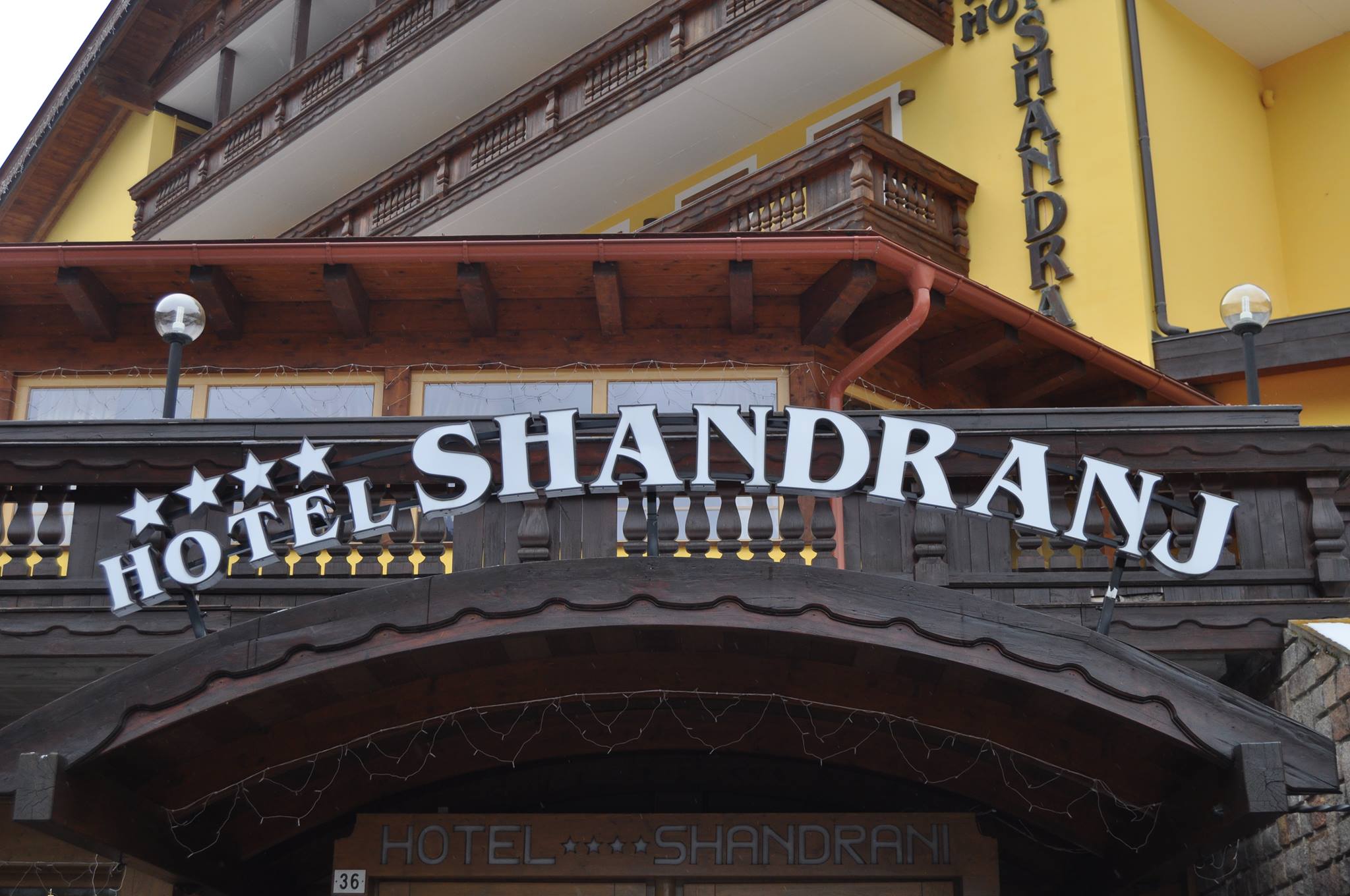 Hotel Shandranj